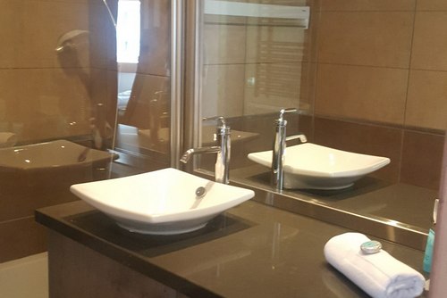 Nettoyage d'hôtel (salle de bain) situé à Chamonix