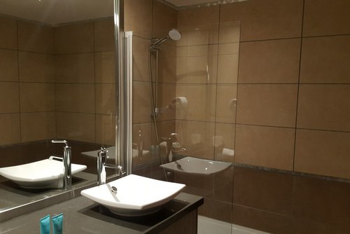 Nettoyage d'appartements de montagne (salle de bain) basé à Morzine (Haute-Savoie)